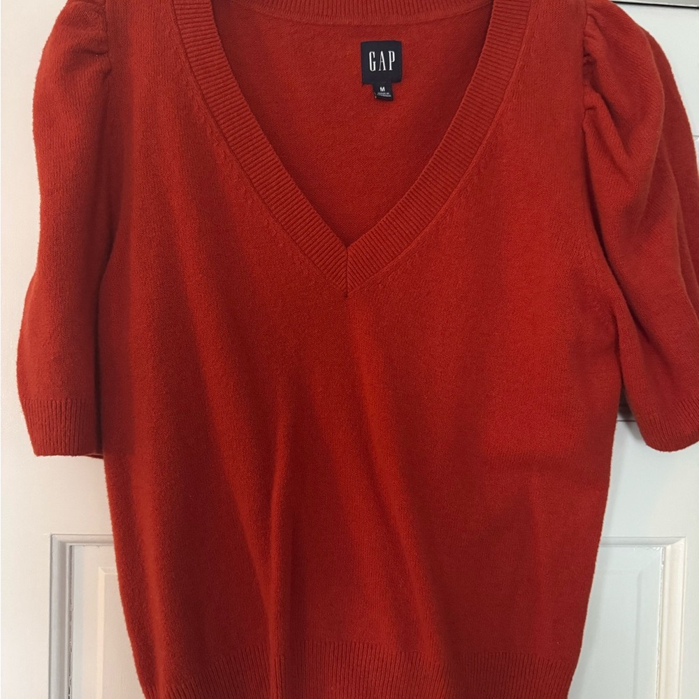 Pretty burnt orange short sleeve sweater
